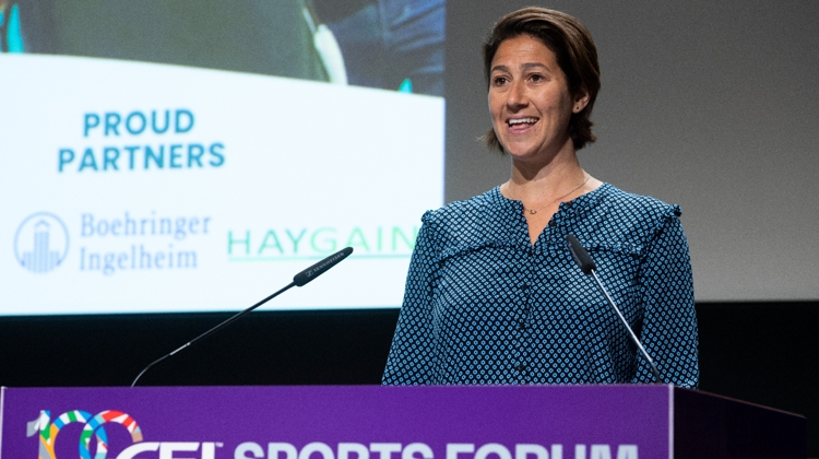 Le 26 avril à Lausanne, Lucy Katan est intervenue pour la première fois au pupitre du Forum des sports de la Fédération équestre internationale.