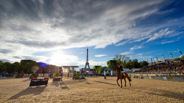 Organisé aux pieds de la tour Eiffel, dans la capitale française, le Longines Paris Eiffel Jumping est l’exemple parfait du concours de haut niveau organisé de manière éphémère.