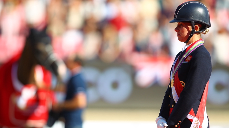 Multi-médaillée de dressage, Charlotte Dujardin témoigne des difficultés qu’elle a traversées au cours de sa carrière.