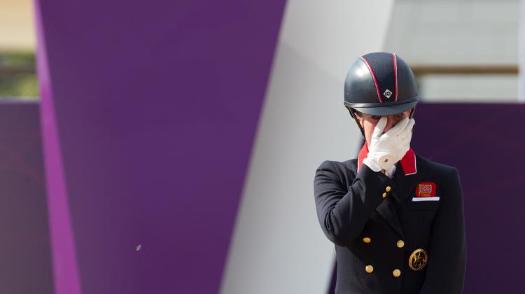 Médaillée à domicile aux Jeux olympiques de Londres en 2012, la dresseuse Charlotte Dujardin a traversé une dépression qu’elle a racontée dans son autobiographie.