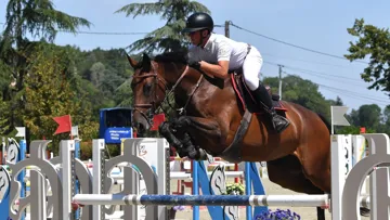 Thomas Lévêque a mené Chaccolina van’t Huka à la victoire dans le challenge interrégional de jumping réservé aux chevaux de six ans à Cluny