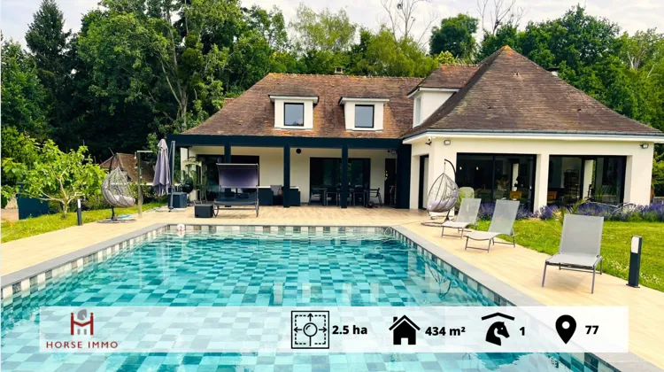 Horse immo présente une propriété d'exception à vocation équestre aux portes de Paris, alliant maison contemporaine de 434 m², chalet indépendant et vastes pâtures dans un cadre calme et préservé.
