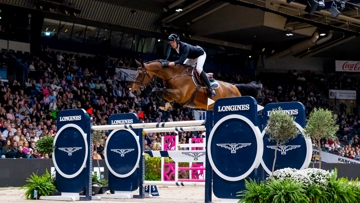 À Stuttgart, Kevin Staut s’est hissé à la troisième place de la cinquième étape de la Coupe du monde Longines, en selle sur Dialou Blue PS.