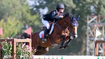 Ninon Castex et Quabar des Monceaux lors des Championnats d'Europe Poneys de 2013