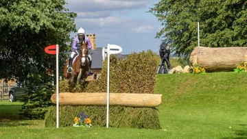Gemma Stevens a repris la tête du CCI 5*-L de Burghley au mérité d'un beau “maxi”
