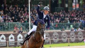 Valentin Marcotte a célébré la plus belle victoire de sa carrière cet après-midi à Compiègne, lui qui avait déjà gagné cinq Grands Prix CSI 2*, mais encore aucun du niveau supérieur.