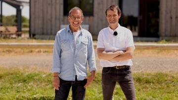 Au cœur des écuries et du quotidien de Nicolas Touzaint avec Kamel Boudra