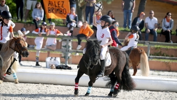 Tom Botton, huit ans, a été sacré champion de France de horse-ball en Poussins 4 avec son équipe Nantes Husse, issue du poney-club des Fontaines.