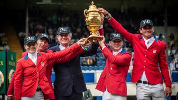 Lucy Davis, Aaron Vale, McLain Ward et Spencer Smith, menés par Robert Ridland, ont soulevé le trophée de l’Aga Khan