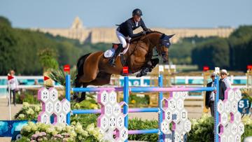 La Selle Français Dallas Vegas Batilly a été sacrée championne olympique par équipes de saut d’obstacles sous la selle du Britannique Ben Maher.