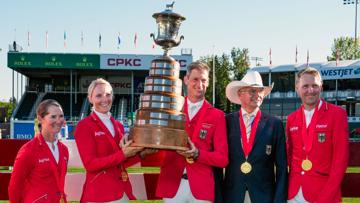 L’équipe allemande célèbre sa victoire dans la Coupe des nations de Calgary.