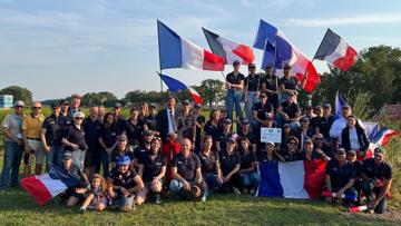 À Schaijk, aux Pays-Bas, les Bleus sont champions du monde Jeunes Cavaliers et Juniors et champions d'Europe Séniors par équipes et en individuels.