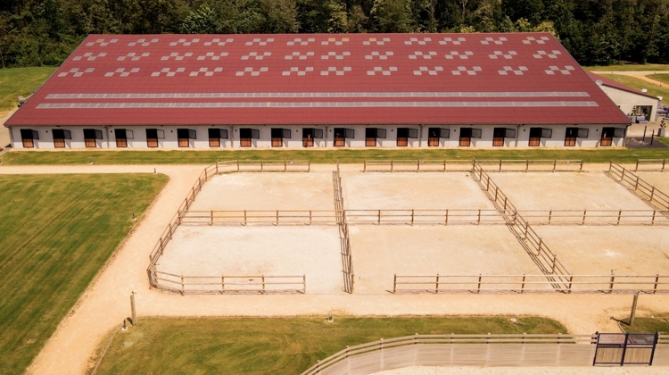 Praticité, efficacité, sérénité: au-delà du soin porté aux chevaux, les structures équestres s’attellent de plus en plus à augmenter le bien-être de leurs employés.