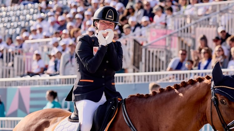 Sanne Voets et Demantur aux Jeux paralympiques de Paris 2024.