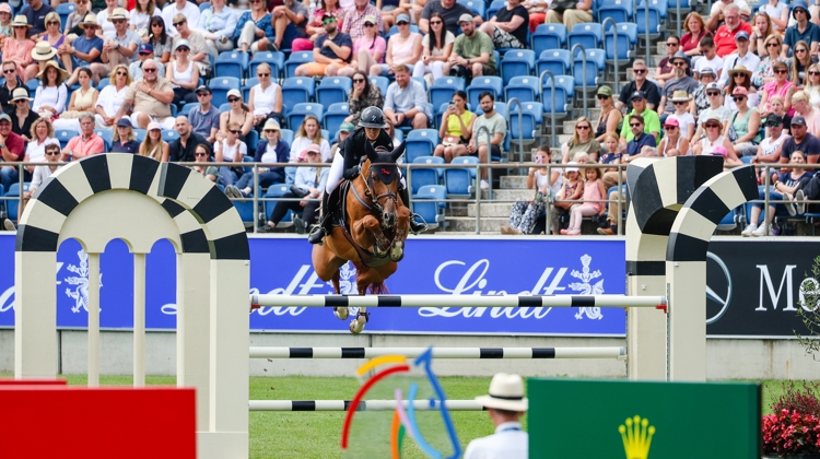 Nina Mallevaey a fait entonner la Marseillaise pour la première fois dans l’édition 2025 du CSIO 5* d’Aix-la-Chapelle avec My Clementine