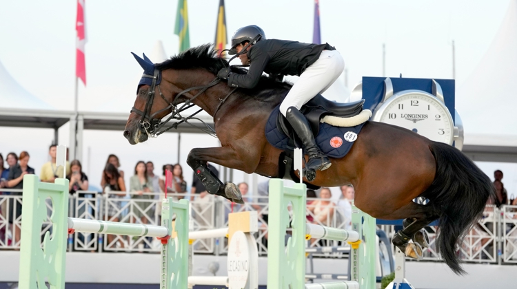 Simon Delestre et Cayman Jolly Jumper ont remporté leur quatrième Grand Prix CSI 5* de l’année ce soir.
