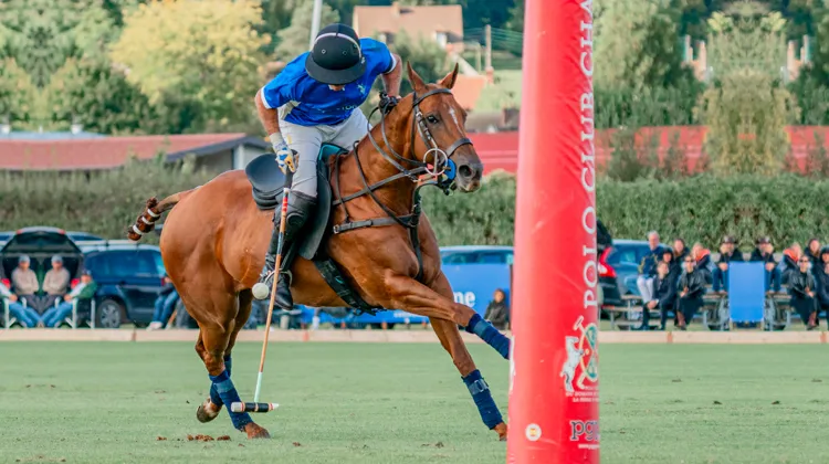Héros de la finale la masculine, l’Uruguayen David Stirling marque ici le goal du break pour son équipe.