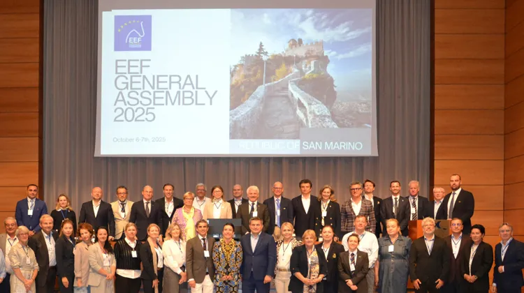 Les membres du conseil d’administration de l’EEF, les délégués et les représentants des fédérations nationales réunis lors de l’assemblée générale de l’EEF à Saint-Marin.