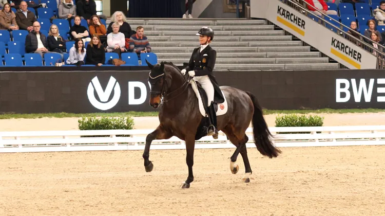 Jessica von Bredow-Werndl a mené Diallo à la victoire à Stuttgart ce matin