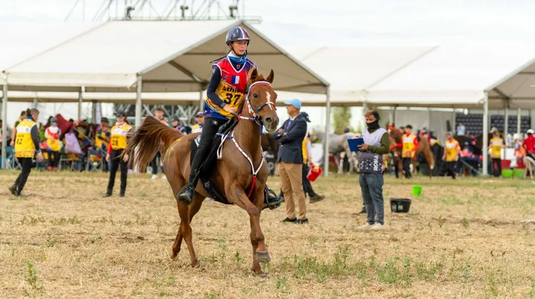 Mi-septembre, à Buftea, Lou Biannic et Erminig el Quibi ont participé au sacre par équipes de la France aux championnats du monde Jeunes d’endurance.