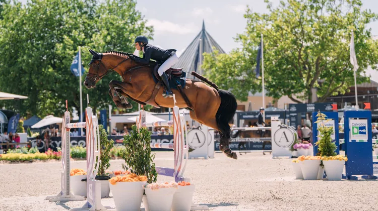 Ici au CSIO 3* Sotheby’s International Realty de Deauville, Sara Brionne et Grand Duc ont gravi les échelons étape par étape