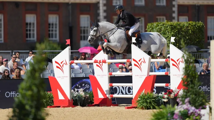 Piergiorgio Bucci et Pallieter van de N.Ranch ont remporté la première épreuve à 1,60m de la journée. 