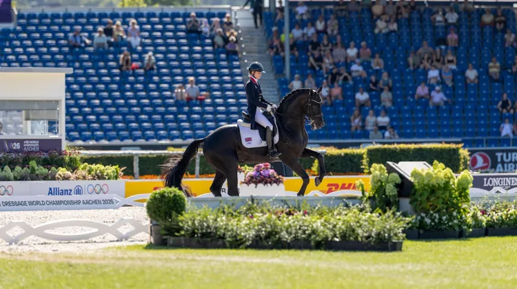 Ici dans le Grand Prix mercredi, Charlotte Fry et Glamourdale ont été sacrés champions du monde ce vendredi à Aix-la-Chapelle