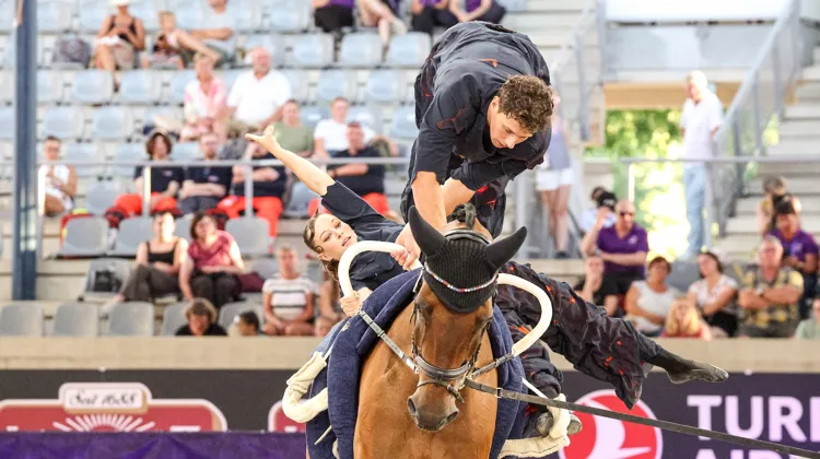 Noëly Thibaudat et Théo Gardies ont été sacrés champions du monde en pas de deux ce dimanche à Aix-la-Chapelle