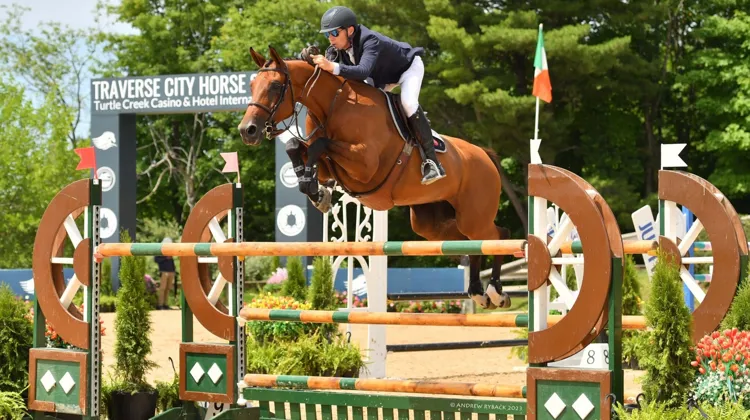 Karl Cook et Caracole de la Roque se sont adjugé une victoire en Grand Prix à Traverse City