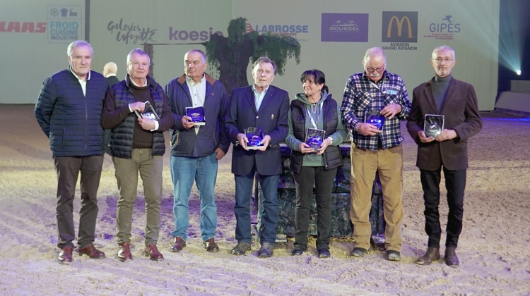 Remise des médailles d’honneur de la FFE à Cheval Passion.