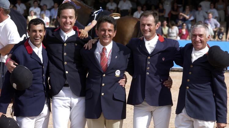 Si la médaille d’or décrochée aux Jeux équestres mondiaux de Jerez de Frontera, en 2002, fut une récompense fabuleuse, ce qui reliait Reynald Angot, Éric Levallois, Jean-Maurice Bonneau, Éric Navet et Gilles de Balanda, mais aussi Ludovic Leygue, sélectionné comme remplaçant, valait bien plus encore que de l’or.