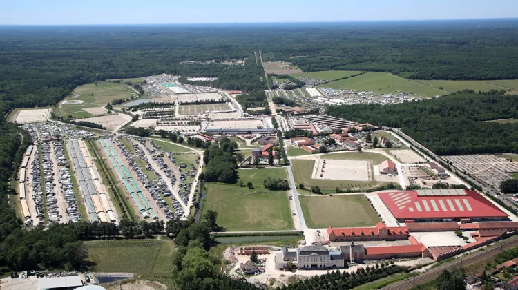 Vue aérienne du Parc équestre fédéral de Lamotte-Beuvron datant de 2022.