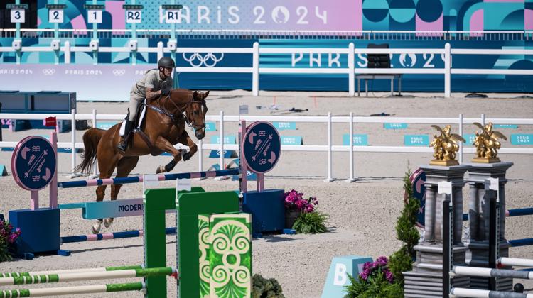 Demain et dimanche, le stade éphémère de Versailles accueille les dernières épreuves équestres de l’histoire du pentathlon moderne.