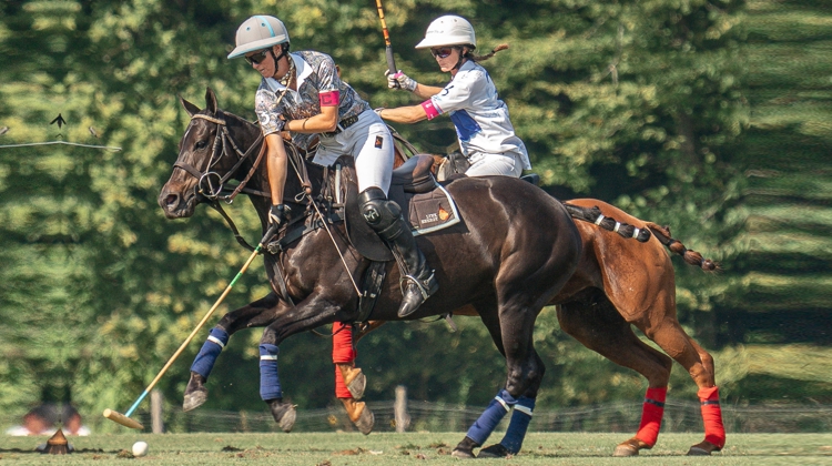 Lia Salvo (en blanc) et Millie Hine (en gris) se retrouveront demain à 11h pour la finale de l’Open de France féminin.