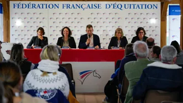 De gauche à droite: Sophie Dubourg, Directrice technique nationale, Valérie Dalodier, présidente du Comité national de tourisme équestre, Frédéric Bouix, président de la Fédération française d’équitation, Marie-Laure Deuquet, secrétaire générale, et Élisabeth Treilland, trésorière.