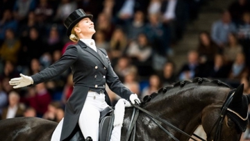 “Nailed it!” Germany’s Jessica von Bredow-Werndl won today’s third leg of the FEI Dressage World Cup™ 2019/2020 Western European League on home ground in Stuttgart (GER) with a brilliant performance from TSF Dalera BB