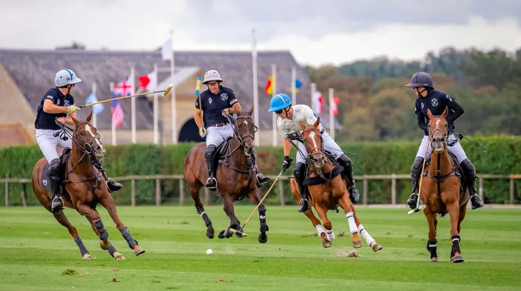 Révélation de l’Open de France 2025, le Britannique Louis Hine a fortement contribué à la qualification d’Octogone dimanche face à un vaillant Brittany Polo Club.