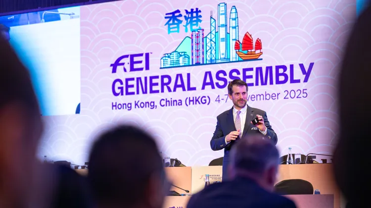 Gaspard Dufour, directeur des opérations technologiques de la FEI, lors de la présentation d’Equipass au congrès de la FEI à Hong Kong.