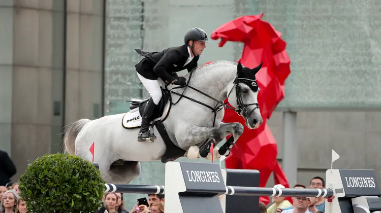Ici au Longines Paris Eiffel Jumping, Cornado I était une star du jumping durant la décennie 2010