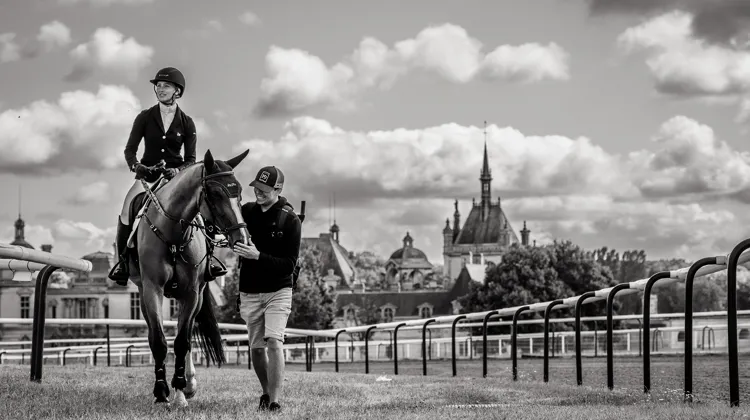 Chantilly Classic présenté par Al Shira'aa, théâtre de la grande finale du Dada Challenge Tour, du 9 au 12 juillet 2026. À l'issue du circuit, les trois meilleurs cavaliers amateurs y concourront aux couleurs Dada Sport.