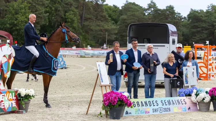 Entre la participation de Fringan aux Mondiaux d’Aix-la-Chapelle, la progression d’Hermès et le sacre de Loustic de Vesquerie à Fontainebleau, Jérôme Coulombier, ici en selle, fondateur de l’élevage de la Vesquerie, a vécu une belle fin d’été.