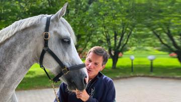 Éric Louradour plaide pour une équitation raisonnée, s’appuyant sur une prise en compte accrue des besoins du cheval.