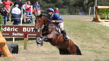 Aster Nicolas a réalisé la meilleure performance tricolore, en se classant troisième après le cross sur Spes Addit'Or (ici en photo à Saumur, en mai dernier, sur Piaf de B'Neville)