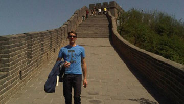 Kevin Staut sur la muraille de Chine. Ph. DR.