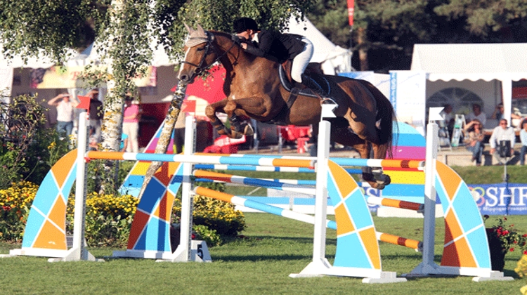 Marie Robert et Rhune d'Euskadi, gagnantes 2012 du Critérium des sept ans. Photo Scoopdyga