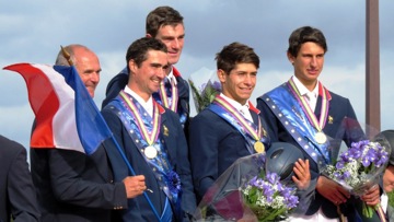 Les jeunes Français aux côtés de leur chef d?équipe Pascal Forabosco avaient remporté l?or par équipes à Marnes-la-Coquette. Photo Claire Jankowiak