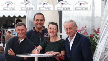 J. Hurel, A. et M. Lahoud et C. Paillot signent le partenariat (Ph. FFE)