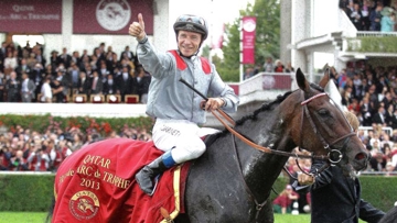 Trêve et son jockey, Thierry Jarnet ont remporté le prix de l'Arc de triomphe ©scoopdyga