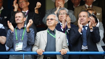 Ici aux côtés d'Éric Navet et Nelson Pessoa aux Jeux équestres mondiaux, Pierre Durand a notamment assisté à la fameuse finale tournante, un format de compétition de plus en plus critiqué. Je constate qu?après avoir été isolées pendant de longues années, 