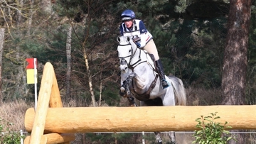 Flora Harris, ici au CICO 3* de Fontainebleau avec Amazing VIII, a été magistrale tout le week-end à Bramham.